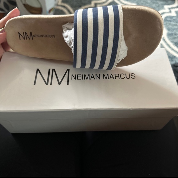 Neiman Marcus brand new with box - Picture 1 of 4